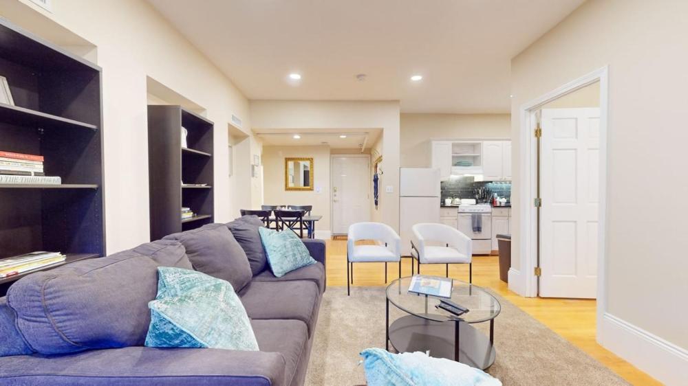 2 Bedroom Unit in the Heart of Back Bay